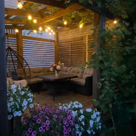 Cozy Sauna House In בית הארחה